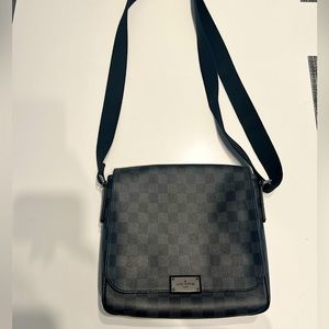 Louis Vuitton District Pm Damier Graphite Messenge